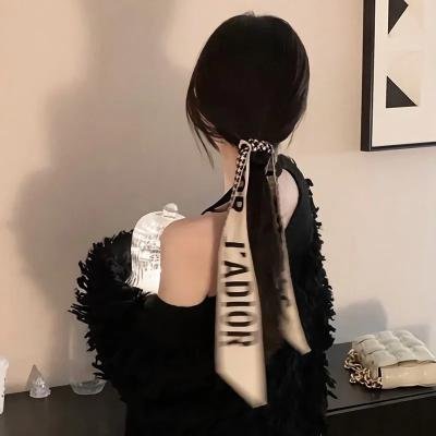 橘衫男子的画像